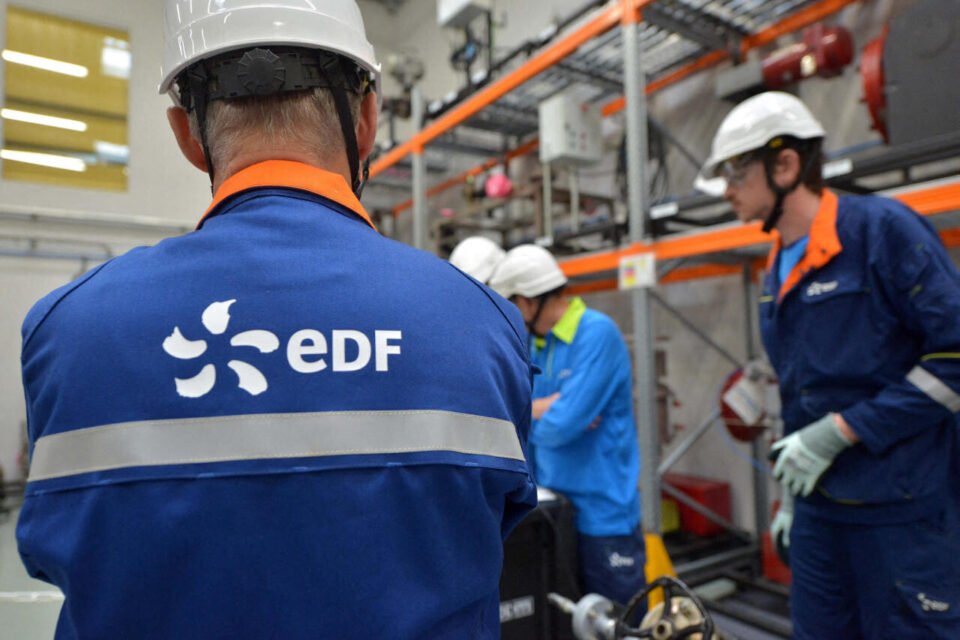 L_ThinkTank's tweet photo. [ 🇫🇷 FRANCE ]

🔸 EDF confirme examiner des cessions partielles ou totales pour financer ses 460 milliards d’investissements prévus d’ici 2040.

L’ouverture du capital d’Edison et la vente partielle ou complète de sa plateforme renouvelable aux États-Unis sont étudiées. https://t.co/fX7wSCwFlL