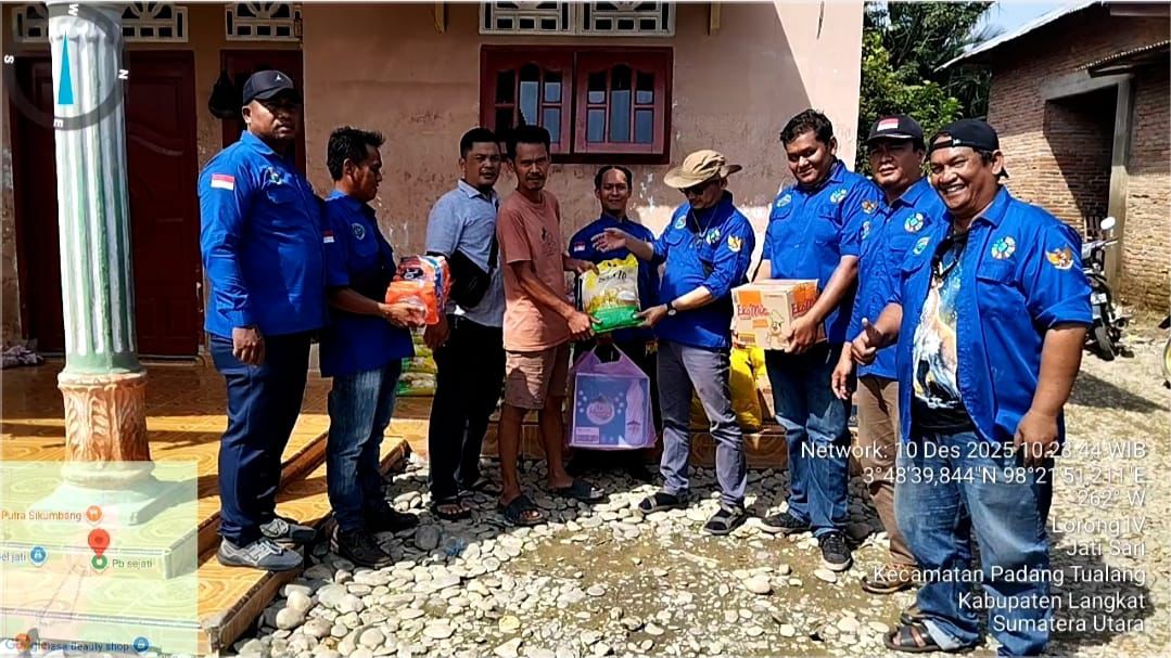 Pemerintah dan seluruh elemen masyarakat bergerak tiada henti  memberikan bantuan melalui berbagai posko maupun secara langsung  melalui darat dan udara untuk wilayah  terisolasi bencana di Sumatera 
#KemendesPDTPeduliBencana
#MenteriDesaPeduliBencanaSumatera
#PendampingDesaPedu