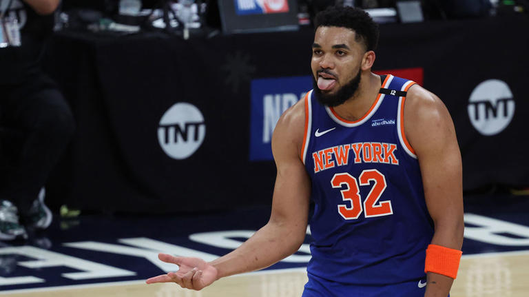 Karl-Anthony Towns tonight 
16 Points
11 Rebounds
6/12 FGM | 2/5 3PM
-2 +/–
30 Minutes
Double-double anchored the paint
#NBA #Knicks