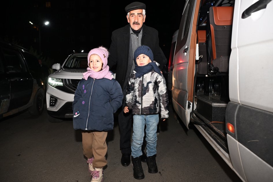 ikisahilnews's tweet photo. 🇦🇿 #Laçın şəhərinə 17 ailə - 69 nəfər, Xocavəndin #Hadrut qəsəbəsinə 6 ailə - 26 nəfər, Qırmızı Bazar qəsəbəsinə 18 ailə - 90 nəfər, Ağdamın #Xıdırlı kəndinə isə 16 ailə - 45 nəfər köçürülüb. https://t.co/SW3PlaBL0S