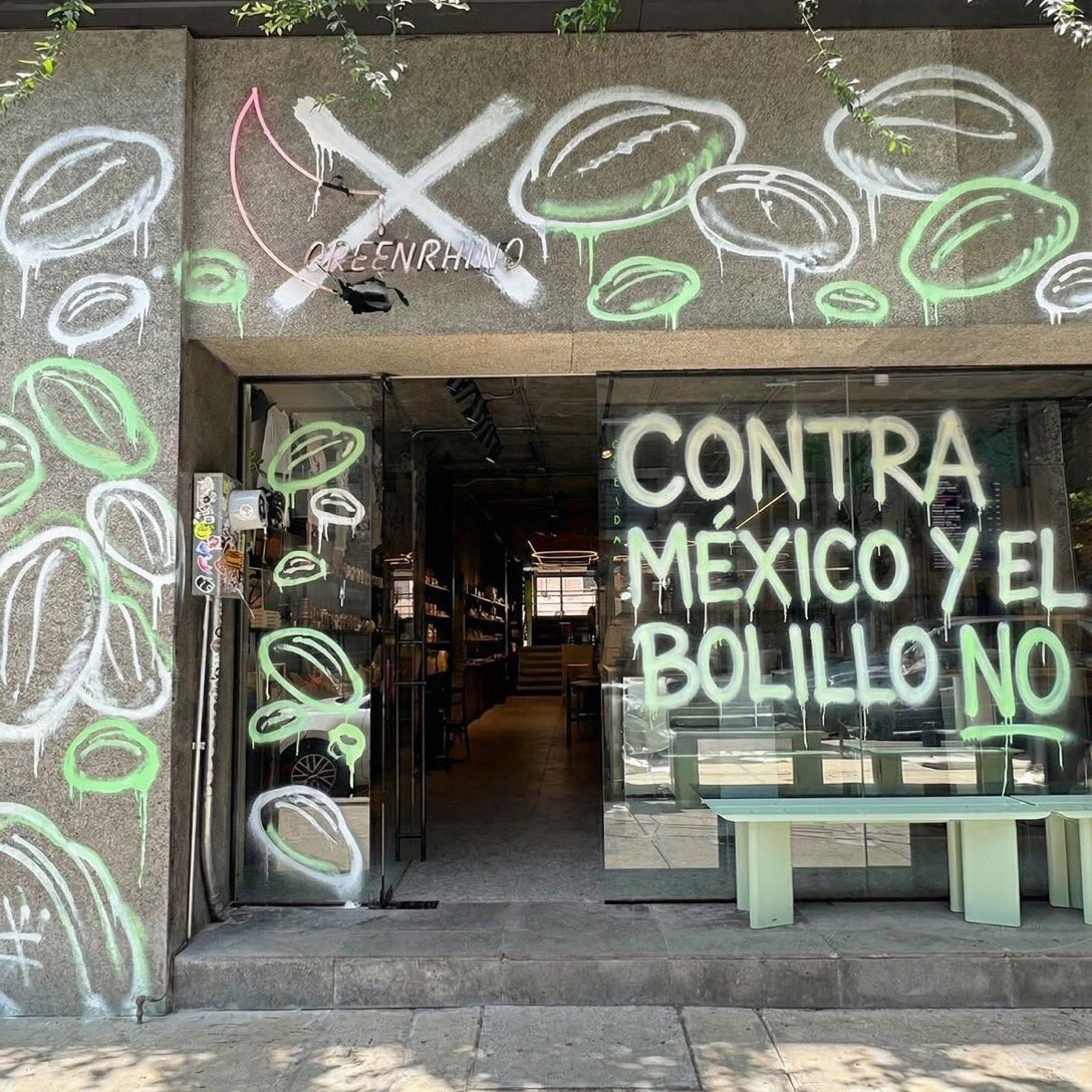 ArturoVill7's tweet image. Les indignó más que un vato insultara al Bolillo, que el hecho de que el Gobierno haya encarcelado a Raúl Meza por gritar “Fuera Bedolla” en una manifestación.

Ese es el verdadero problema de México:
complejos, prioridades torcidas y patrioterismo tóxico que se ofende por…