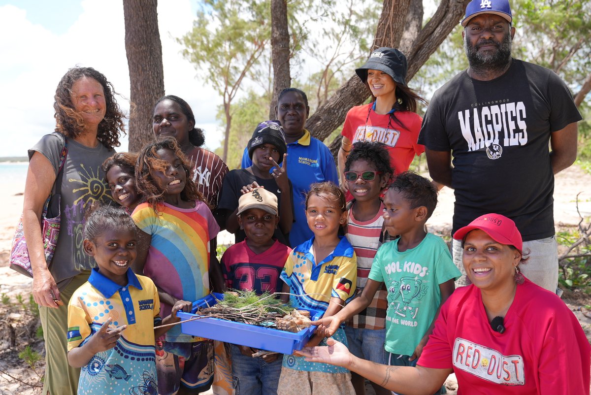 reddustoz's tweet image. Island Life! 🏝️
Our most recent Healthy Living Program in Minjilang saw the coming together of different generations, the active preservation of culture and the passing down of ancient stories to the children of that community. Read more here ow.ly/iseE50XKG5b