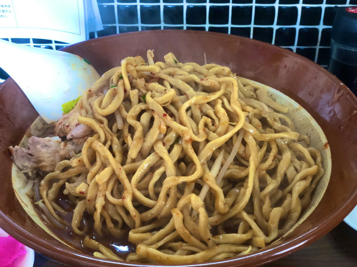 MaRoCAS19's tweet photo. 本日のラーメン🍜
青森県八戸市白銀『らぁめん八の風』さん
オーダー八風辛いらぁ麺【麺750g、アブラ・ヤサイマシ、ニンニク、麺硬め、チーズ】
実��初オーダーの辛いらぁ麺🍜
安定の超麺硬
豚はトロ豚🐷
味は旨辛で、食べ始めたら止まらない感じであっという間に完食😋
#ラーメン
#らぁめん
#八の風 https://t.co/5swLaMwTDg