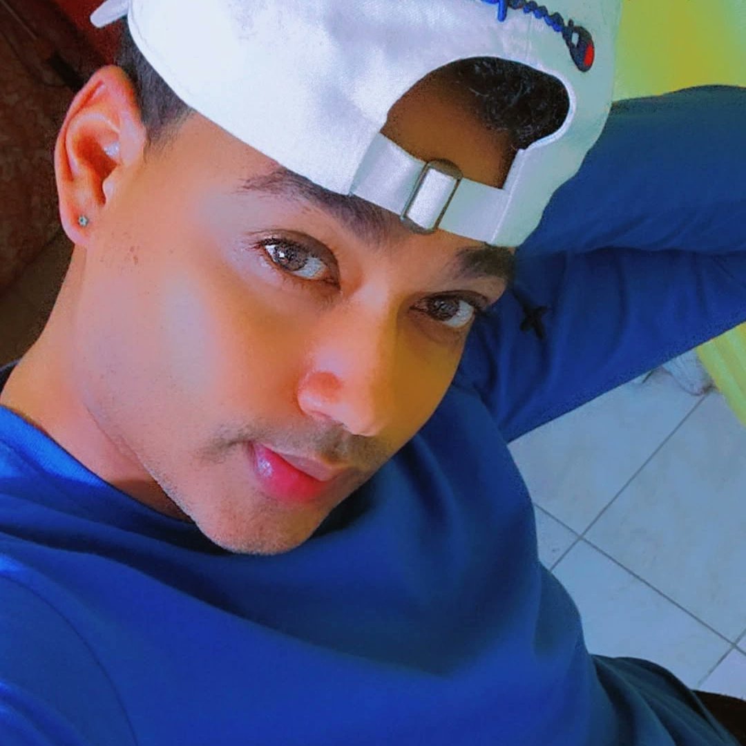 hericklove01's tweet photo. Hola https://t.co/Dpt0KGTZqr