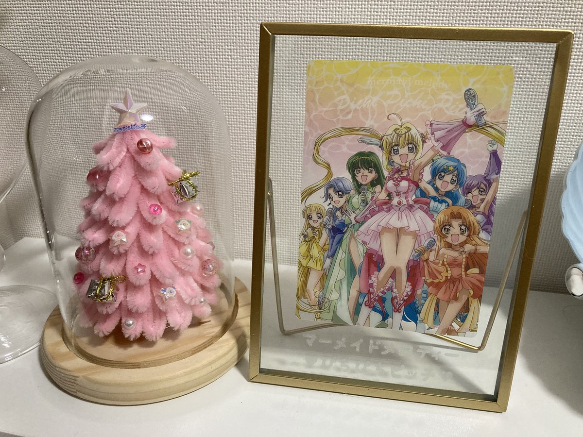 kurumi_nuts's tweet photo. SNSに作り方あげてる方のを参考に、ミニツリー作った！
セリアのネイルシールでさりげなくぴっちに🧜‍♀️

これのせいで寝不足だけどうきうきで仕事行ける！！ https://t.co/xmego3orSL