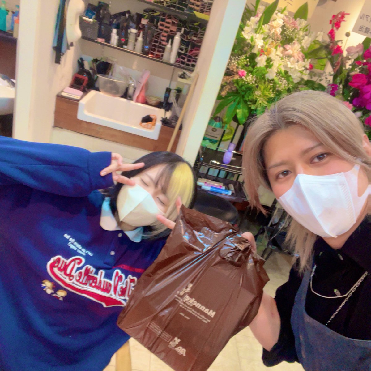 enew12is's tweet photo. 今年の切り納めにエリちゃんが来店✨
何年担当してんねんて感じやけど、いつも新しいスタイルを作らさせてもらい感謝です✨来年も色々挑戦していきましょう🫡

プロリーグ頑張って👍

来年も宜しくね✨

#シモカワチャンネル
#デュエマ
#デュエル・マスターズ
#ポケカ
#YouTube
#youtube https://t.co/y9BS4KmudY
