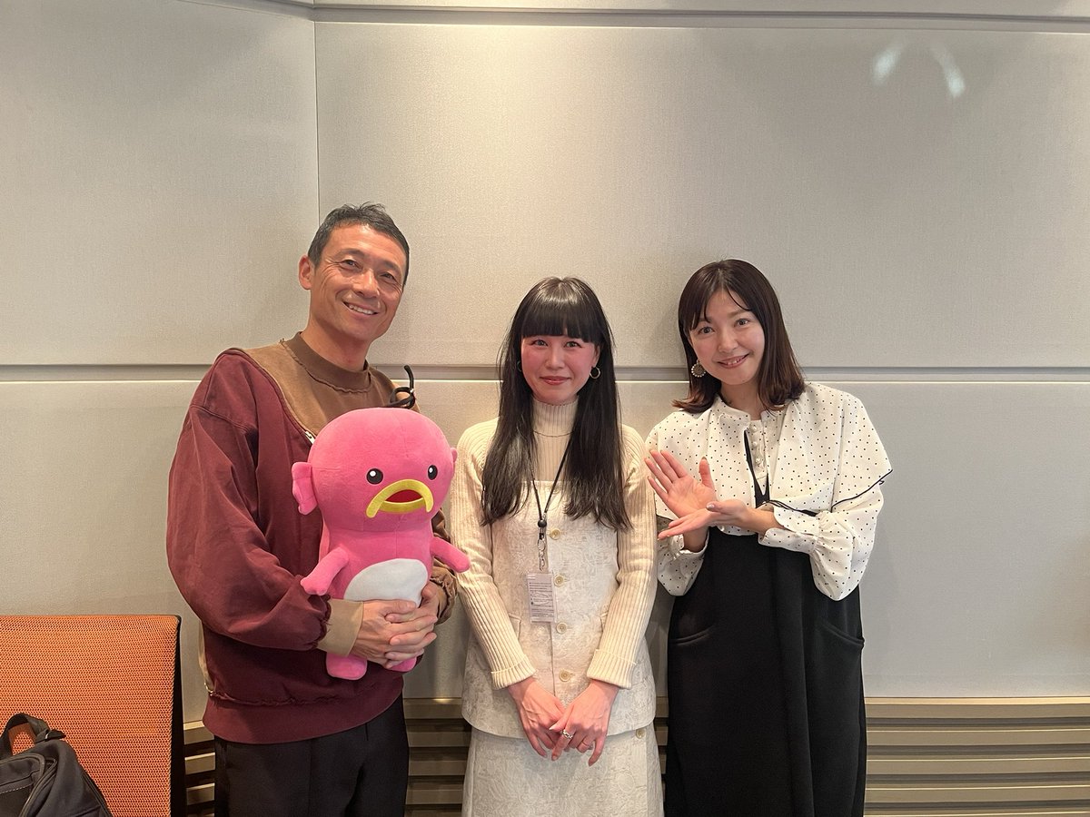 ohapaso's tweet photo. 自分により似合う色が知りたい！ということで
パーソナルカラー診断をしてもらいました🎨✨

イエローベースには春と秋、
ブルーベースには夏と冬があります🌸🌻🍂❄️

ガッチは冬の色が特に似合うことが判明！
今後のファッションの参考になりそうです😆

#ABCラジオ #おはパソ #小縣裕介 https://t.co/cVNkZil8bY