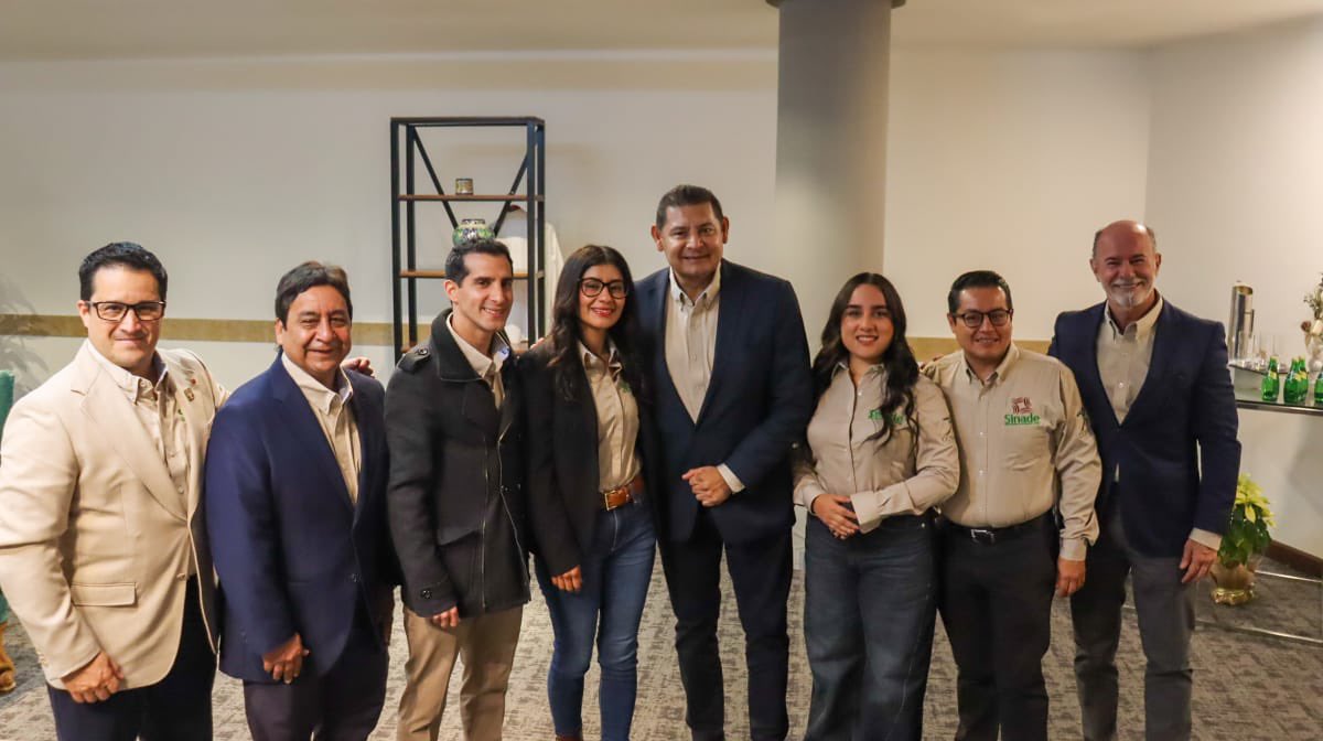 glezjosefran's tweet image. Puebla es el #epicentro del #deporte 

El impulso de @armentapuebla_ y la sensibilidad de @Bonita_sanchez9 nos dieron el gusto de recibir el #SINADE 

@Rommel_Pacheco @alexaespiidio @RUIZESPARZAO