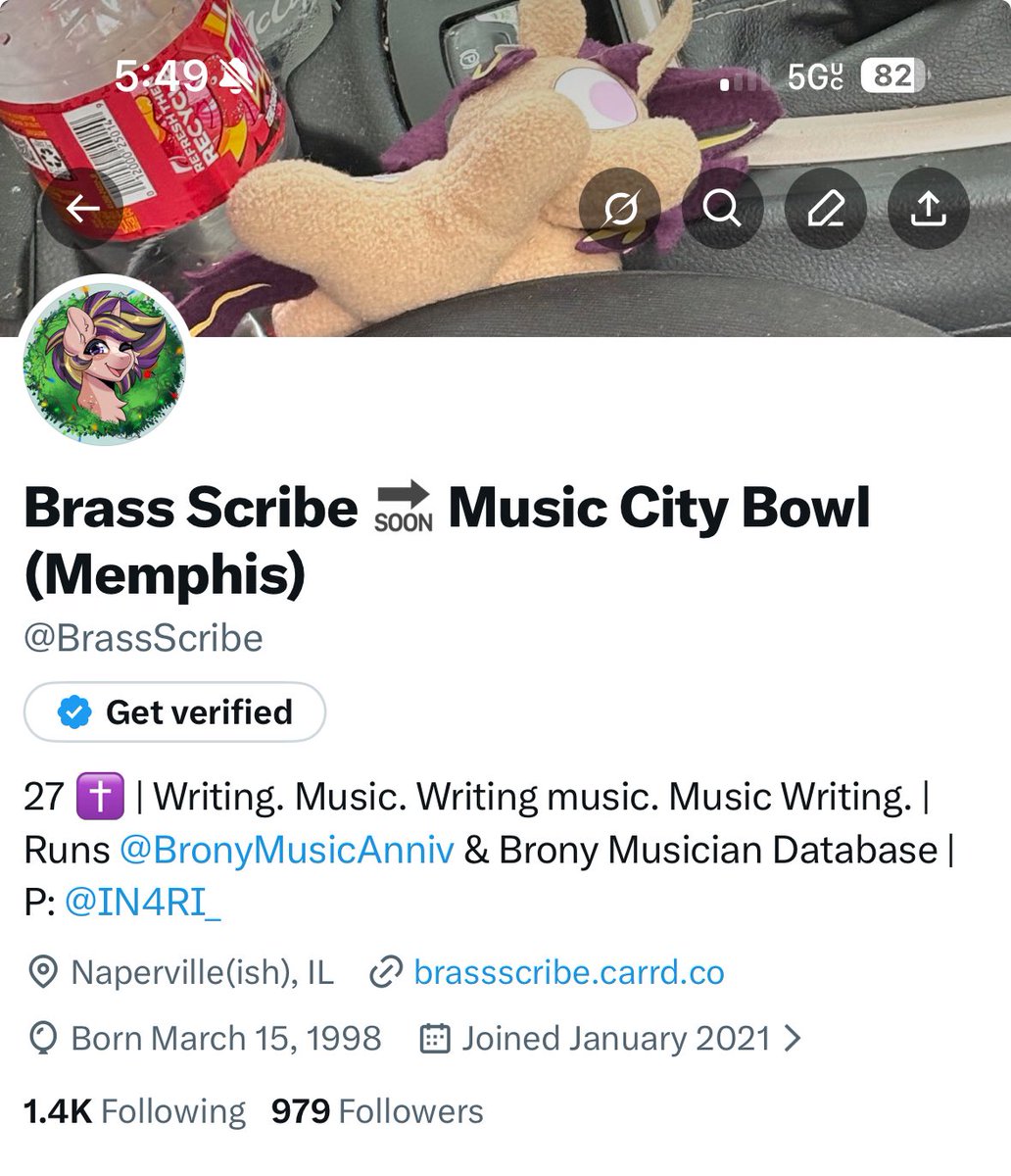 I don’t usually care for my follower count, but I’ve been around 980 for a while now. Would be cool to hit the 1k milestone before 2026. 

Not asking people to follow me, but just saying would be cool to reach that milestone before the end of the year.