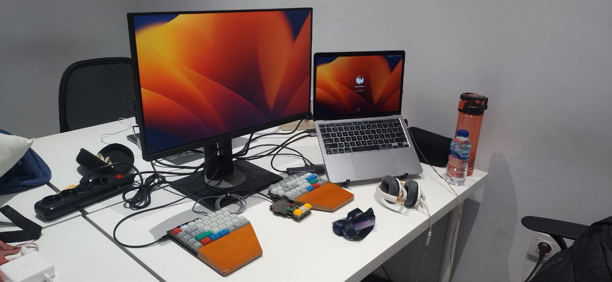 Sampai sekarang masih mengidam-idamkan UHK. Sementara bersabar dulu pakai handwired bikinan sendiri.

github.com/herpiko/unk