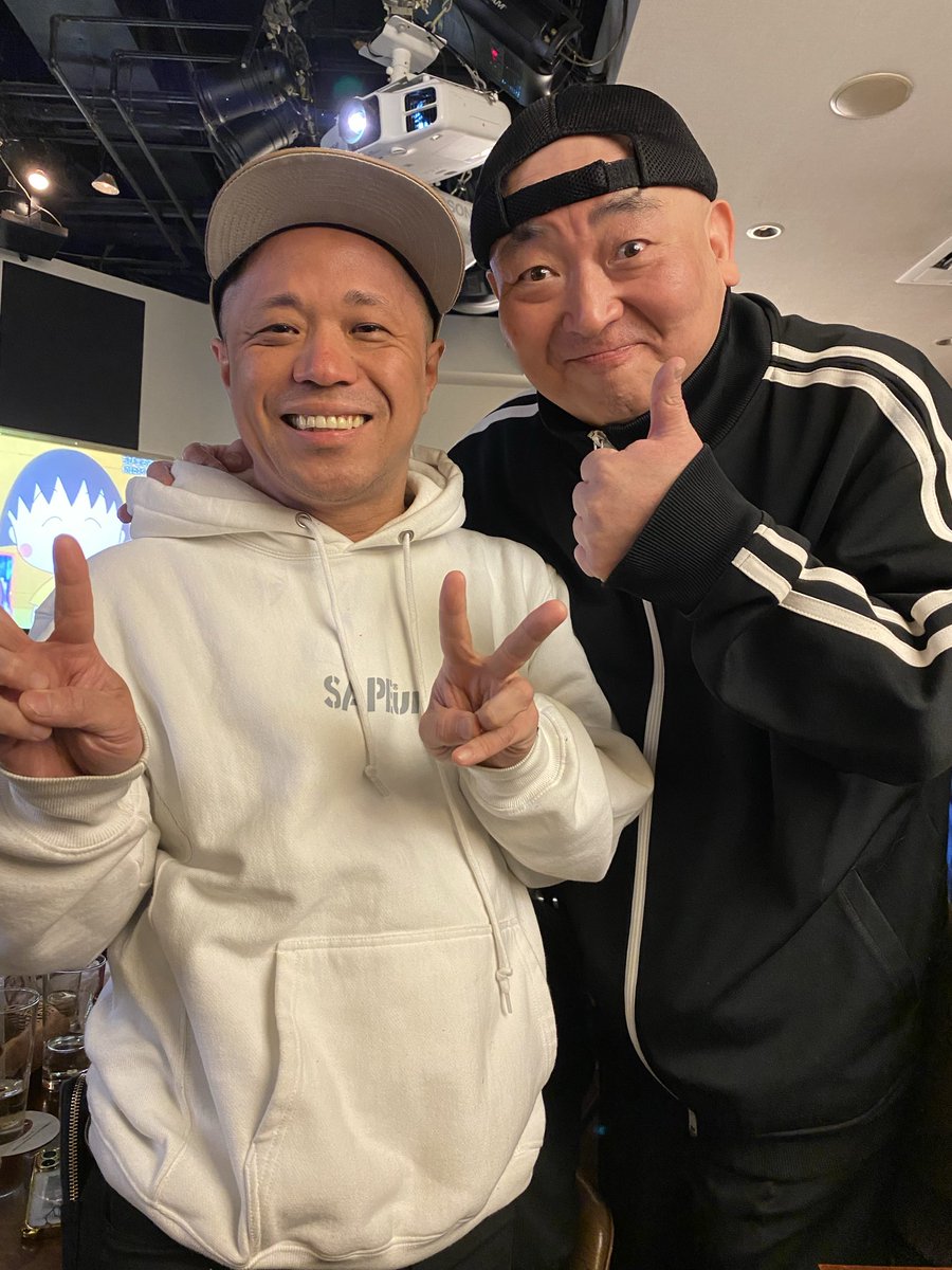 Carl115kg's tweet photo. 昨日は久々に…
今年のものまね王座決定戦初優勝‼️㊗️
ものまね界の歌姫nanamiちゃんご来店‼️

そして…
偶然、隣の席に、ものまね界のホープ‼️
河口こうへい君もご来店‼️😆✌🏻

nanamiちゃんは、ご家族でよくいらしてますが…
河口君は、なんと約20年ぶり‼️

お二人ともありがとうございました‼️😆 https://t.co/jibwIVCZ9s