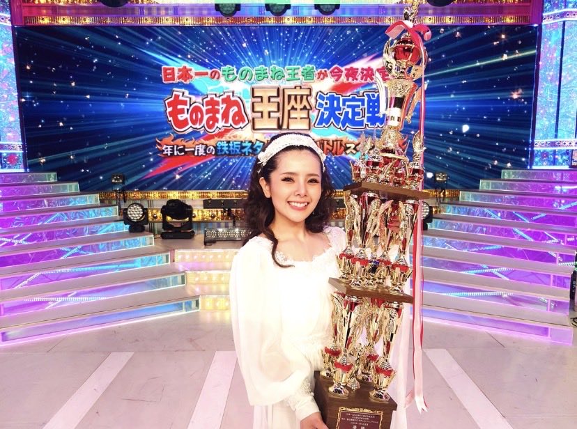 昨日は久々に…
今年のものまね王座決定戦初優勝‼️㊗️
ものまね界の歌姫nanamiちゃんご来店‼️

そして…
偶然、隣の席に、ものまね界のホープ‼️
河口こうへい君もご来店‼️😆✌🏻

nanamiちゃんは、ご家族でよくいらしてますが…
河口君は、なんと約20年ぶり‼️

お二人ともありがとうございました‼️😆