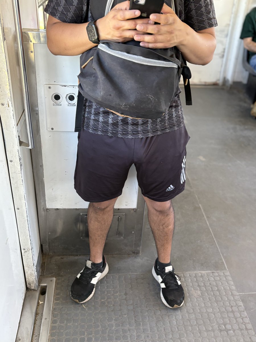 cuenta65122167's tweet photo. Lo que es el roca cuando hace calor 🥵🔥 https://t.co/HksxzyFalW
