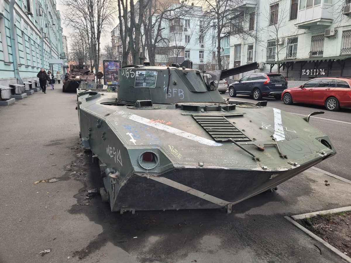 AviacionDefensa's tweet image. Cosas que encontras caminando por #Kiev 

@santiagoR24 se encuentra en #Ucrania para una cobertura y reportajes sobre la invasión de #Rusia a ese país
Más adelante todo en @PucaraD