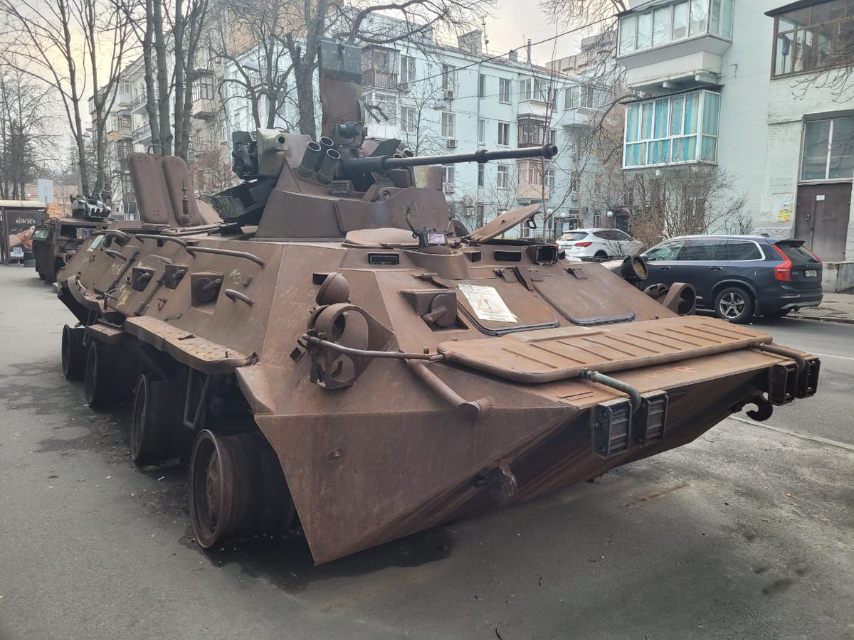 AviacionDefensa's tweet image. Cosas que encontras caminando por #Kiev 

@santiagoR24 se encuentra en #Ucrania para una cobertura y reportajes sobre la invasión de #Rusia a ese país
Más adelante todo en @PucaraD