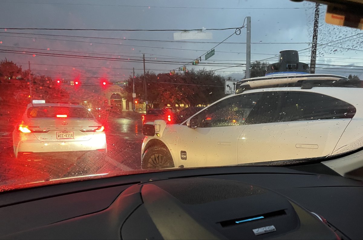 DanielRLeonard's tweet photo. @Waymo hey your car cut me off in Austin. https://t.co/SCqI3HKOsC
