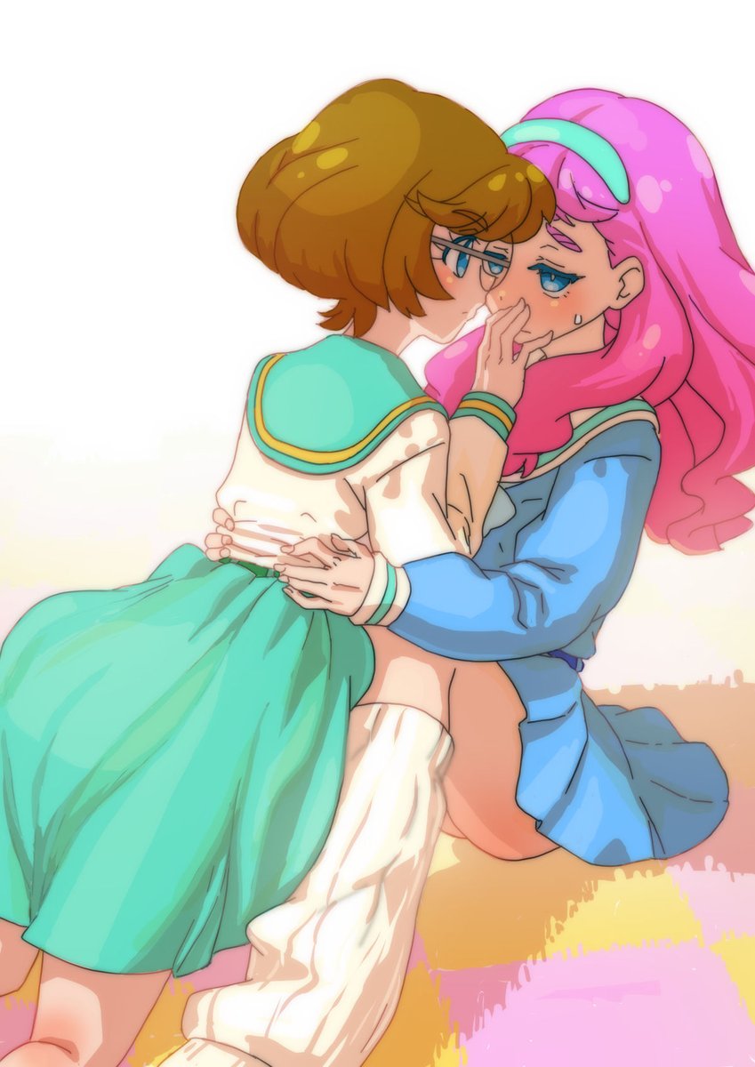 eikun's tweet photo. みのりんせんぱいが目に入ったホコリを取ってくれるのに思いのほかぐいぐい来るので押し倒されそうになるのを組み体操のようになって耐える、ローラ・アポロドーロス・ヒュギーヌス・ラメール氏 https://t.co/jiQc9q0t75