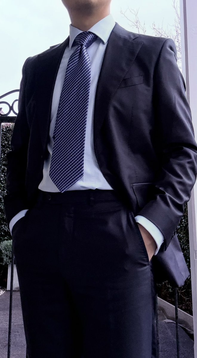 Sunshinepic's tweet photo. Well I need to down on my knees and suck a suited cocked urgently- it’s an emergency 🚨 https://t.co/pIQr85aUhn