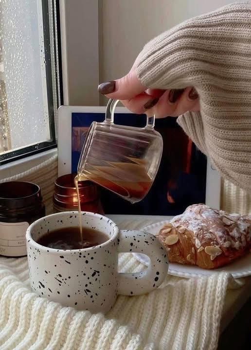 #مع مرور الوقت  ستكتشف أن أثمن ماتمتلك هي صحتك ،ووقتك، وراحة بالك، وكل ماعدا ذلك مجرد إضافات لاتستحق القلق "
أعتني بنفسك جيداً فأنت الأمان لقلبك والحنان لروحك والنور لعالمك