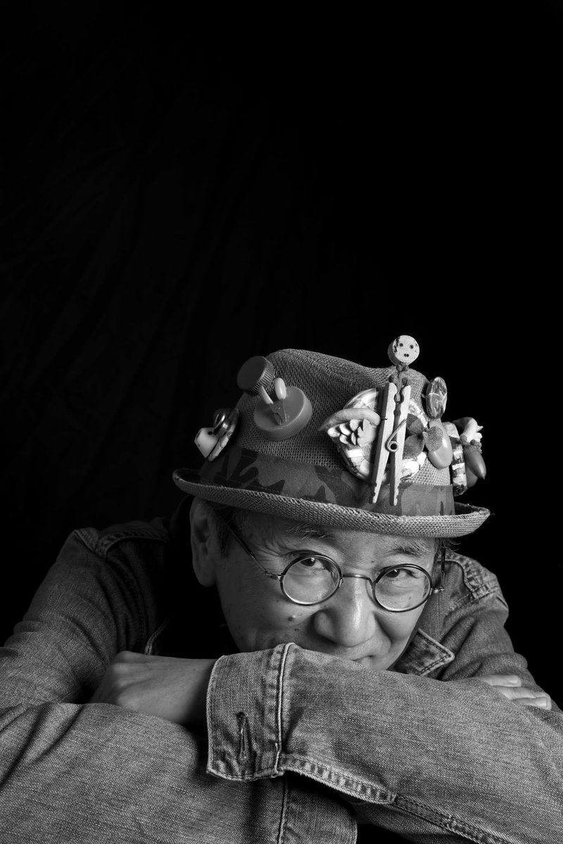SAKAI_Kenzi's tweet photo. 節目の古希70歳に、写真家MinKyung Choi さんのライム・ポートレイト・プロジェクトの、撮影モデルを務めさせて頂きました。Minさんの問いかけに答えながらの撮影は、緊張と癒しが交差する濃密な時間。
#ポートレート撮影 #MinKyungChoi #カメマンネン https://t.co/msQgWvVHqZ