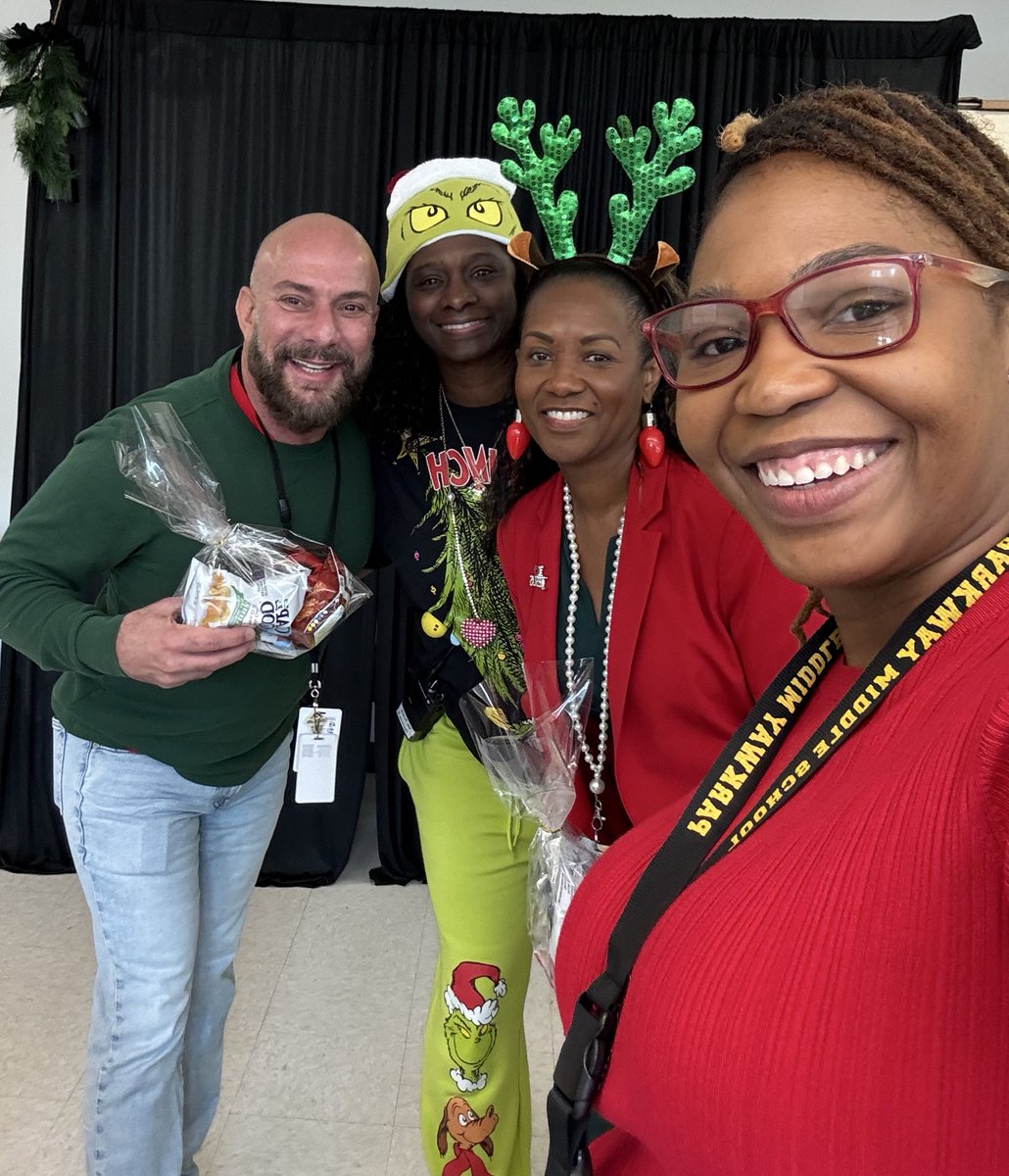 Eunice OyekolaClark tweet media