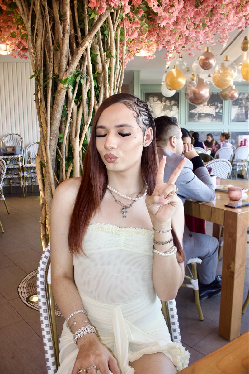 hylttsag's tweet photo. happy birthday to thee baddest femboy aka me 🥳💐 https://t.co/Hewp8AJQq1