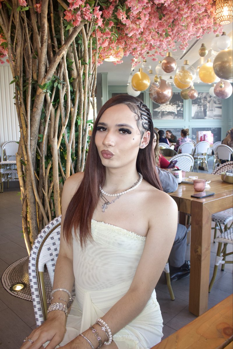 hylttsag's tweet photo. happy birthday to thee baddest femboy aka me 🥳💐 https://t.co/Hewp8AJQq1