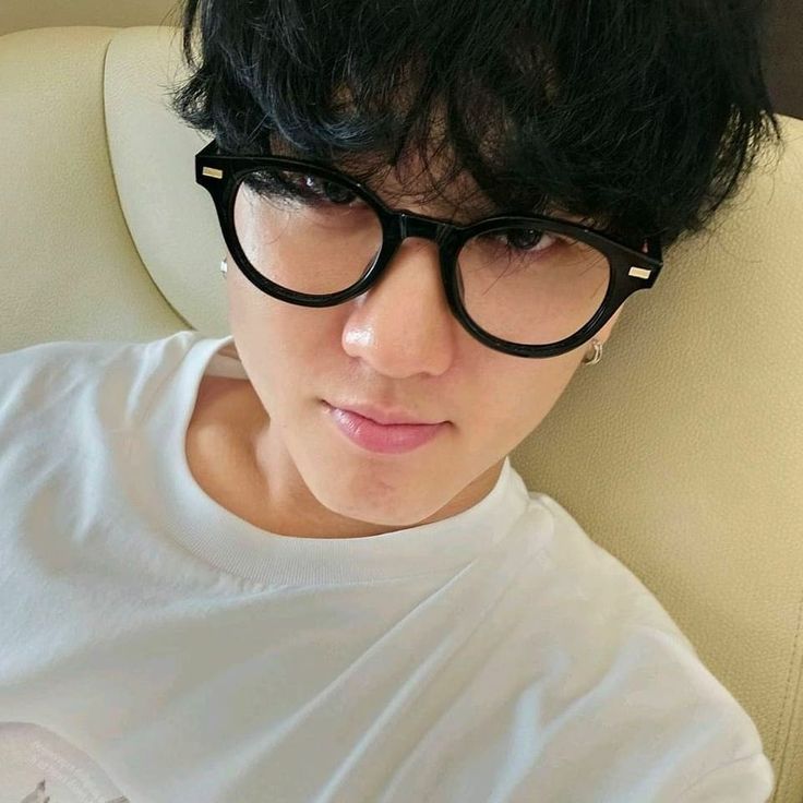 chrishideshere's tweet image. 8 reasons I stay.
🐺 Bang Chan is my guide when I didn't know I was lost.
🐰 Lee Know is the quiet strength I pretend I don’t need.
🐰🐽 Changbin is the fire in me when I’m too tired to spark.
🥟 Hyunjin isn’t just an artist, he’s a whole emotion.