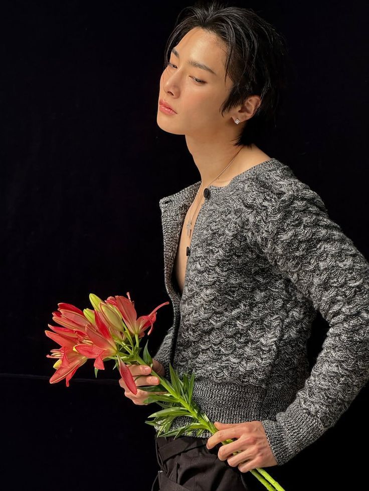 GODLYD3SIRES's tweet image. —Vesper

- A once light Fey turned Dark due to a fire that took the forest he lived in and protected.
He now runs an animal sanctuary in a peaceful part of the country while also doing other side quests {modeling,dancing + etc}

•Bisexual || Switch 
Ships with heavy chemistry.