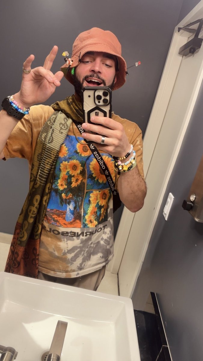 austinbamf's tweet photo. one more day of thriving ☀️ https://t.co/5MQXUK4swa