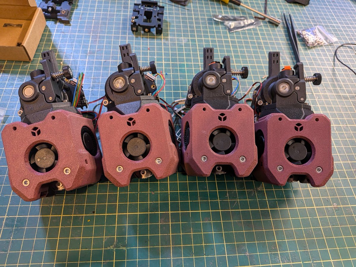 CanuckCreator's tweet image. a 4-pack of A4T toolheads for the @LDOmotors Stealthburner kit rebuild of a v2.4, also sporting some @LukesLaboratory chibbie chubes