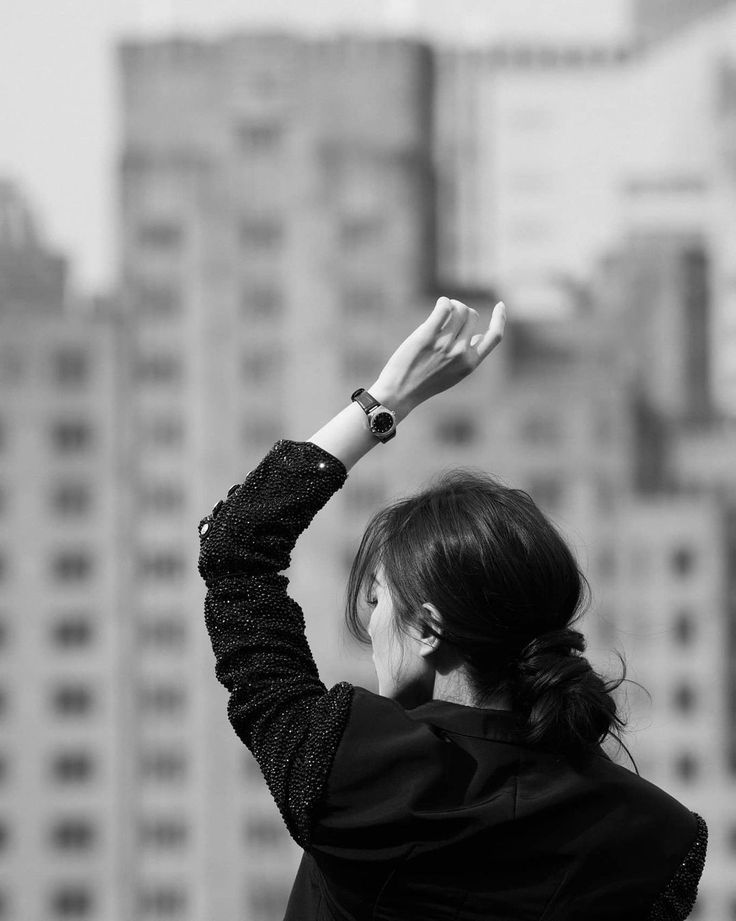 Günü yokuşa sürme, Tanrım.....
Varı yoğu kaç kış kaç baharım,,
Eyvah demekten yoruldum, 
Eyvallahına varım...🌿