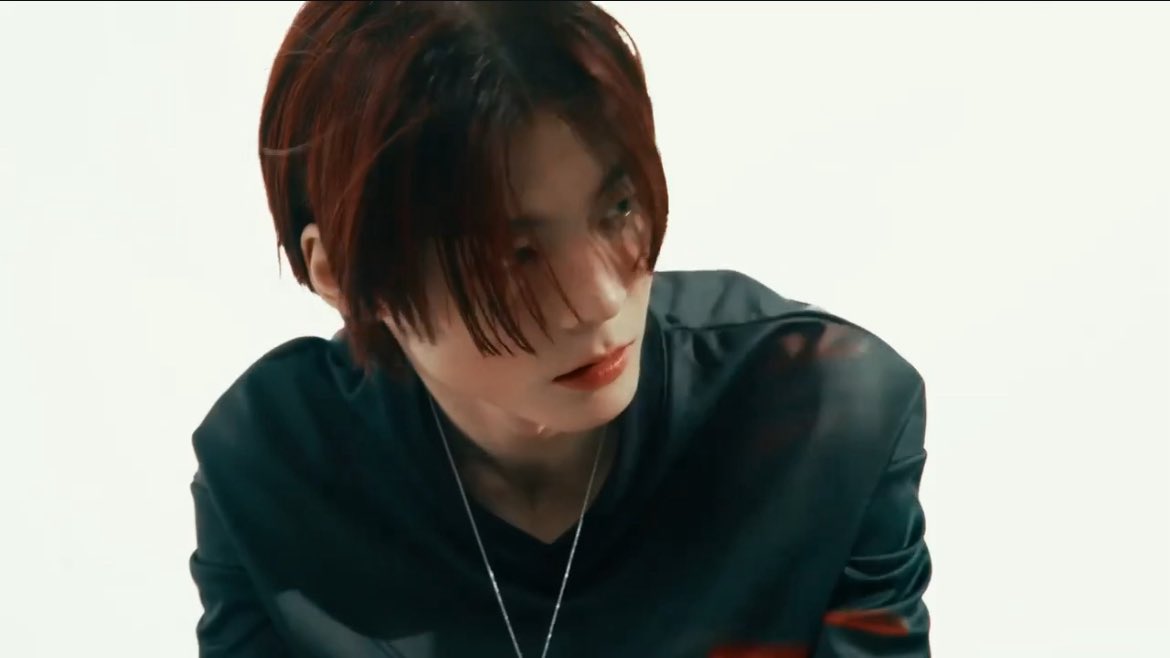 실제로 홍머 염색했는데 거짓말 안하고 일주일 갈 듯 
진짜 울면서 샤워한단 말이에요… 넘무이뻐