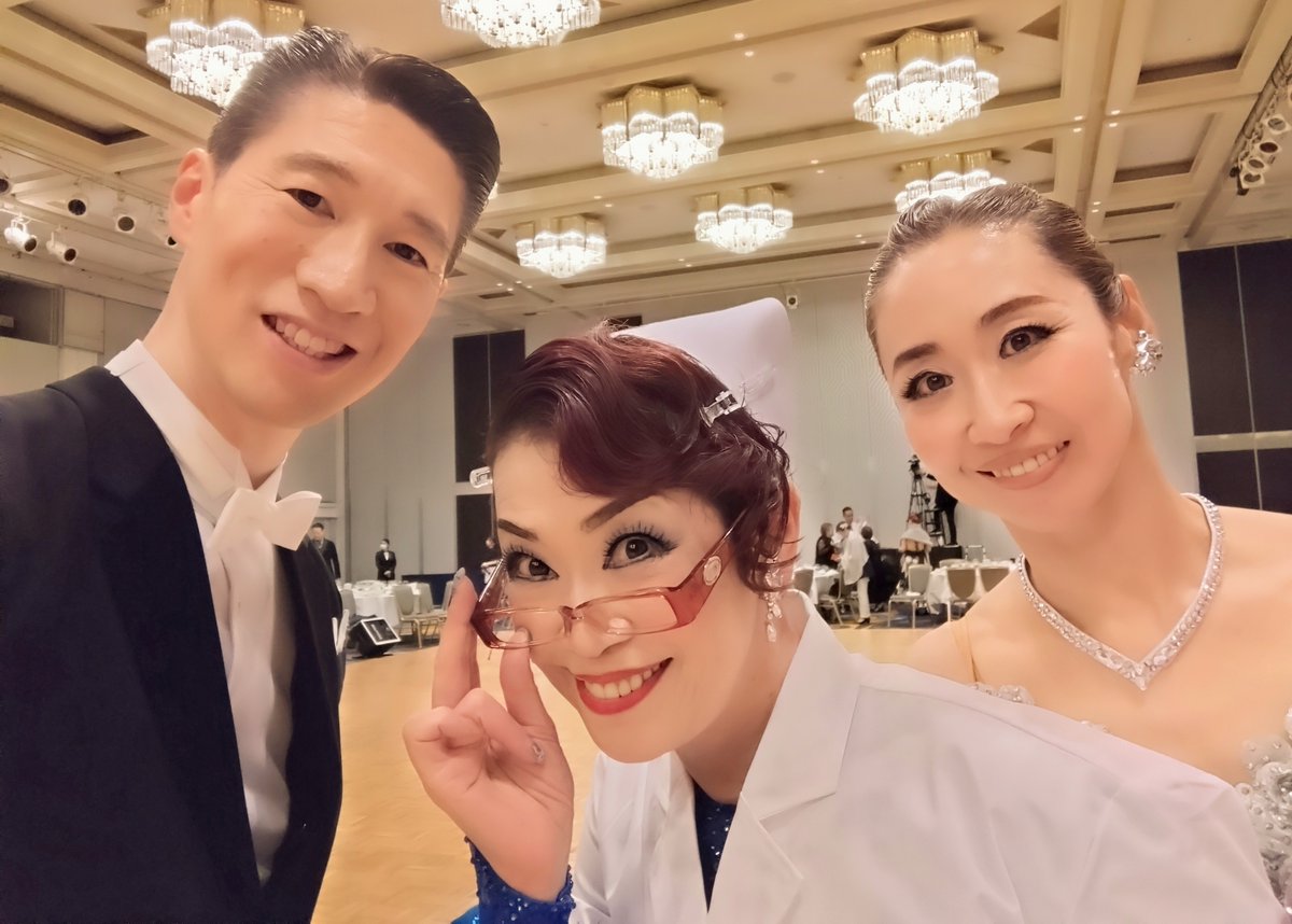 『ビギンダンス教室 クリスマスパーティー』のプロショーで踊らせていただきました♪
沢山の拍手と声援を頂戴し、本当に、本当に有り難いです。。。
踊る機会を与えてくださった徳山努先生と久仁先生、そして私を応援してくださっている全ての皆様に感謝、感謝、感謝。。。
aviddance.hateblo.jp/entry/20251217…