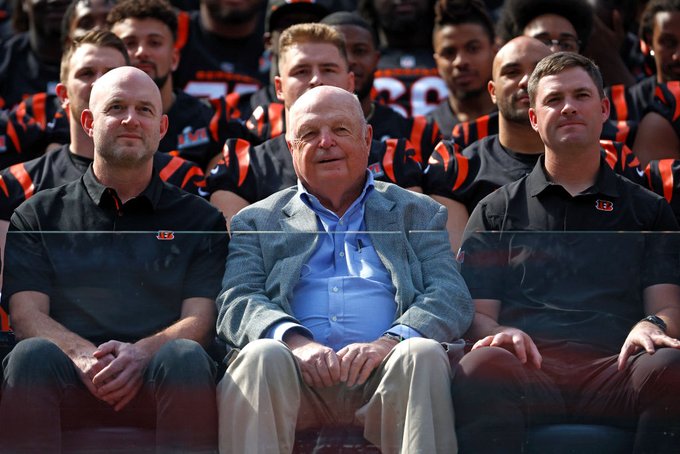 DocStripes's tweet image. Mike Brown's Legacy:

- Paid himself ~$2m per year through 1991 - 2010, more than Dan Rooney. ($1.5m) Went 115-204 during that span, w/ 0 playoff wins

- Only 5 career playoff wins over 35 years

- 0 Super Bowls