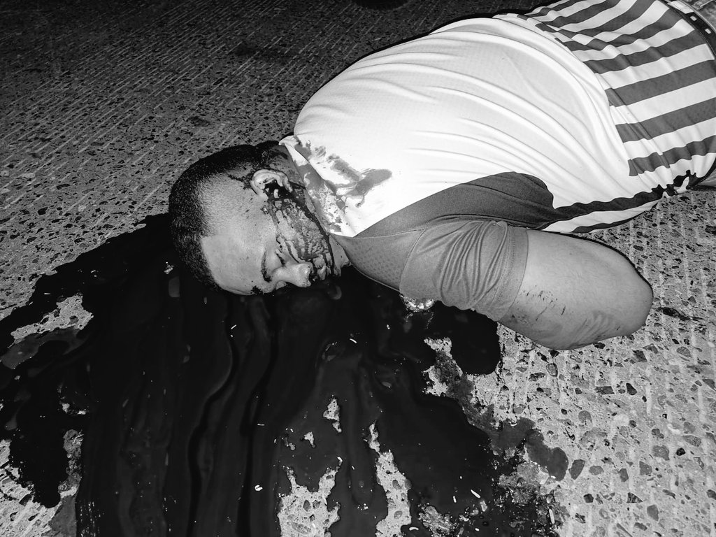 Noticosta's tweet image. Asesinan con arma de fuego a conductor de motocarro en el barrio Manuela Beltrán (Soledad - Atlántico), información preliminar la víctima identificada como Jean Carlos Rueda vivía en el barrio Cachimbero . Policía realiza investigación del hecho.