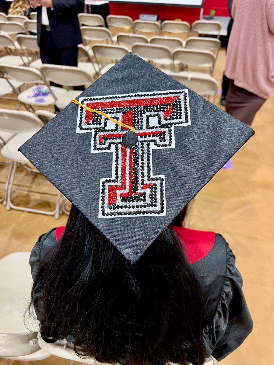 to our newest @TTUHSCSON School of Nursing graduates! There  were many creatively decorated graduation caps at their commencement  ceremony this weekend.  #TTUHSCgrad