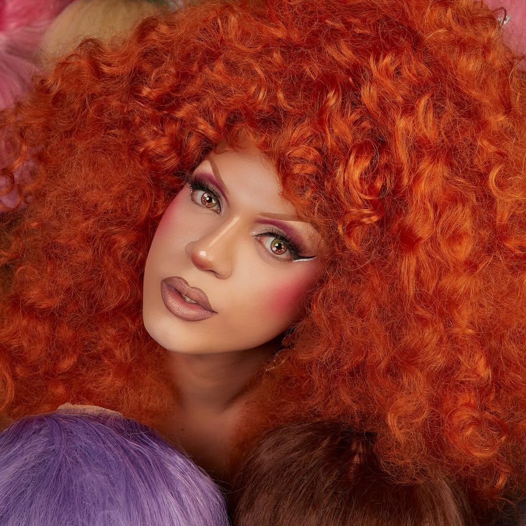 updatecharts's tweet image. 🚨 Kitty Kawakubo é a SEGUNDA finalista do #CorridasDasBlogueiras.