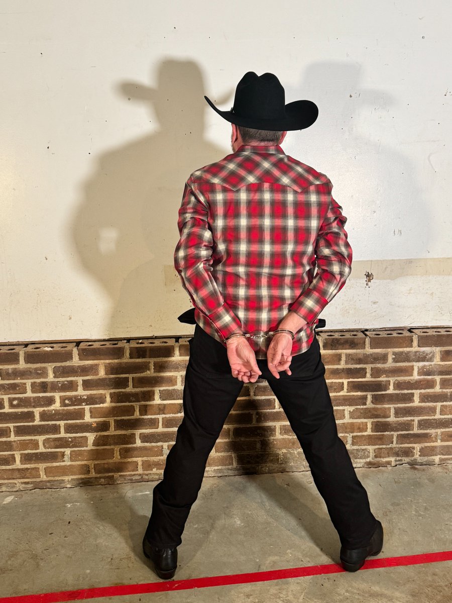 Hunter_Chase_23's tweet image. Arrested cowboy
