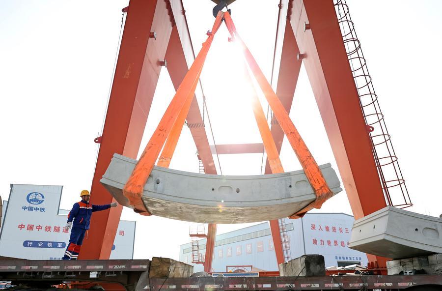 A China-developed world's largest-diameter shield tunneling machine for high-speed railway construction passed the 10,000-meter mark on Tuesday during the excavation of the Chongming–Taicang Tunnel under the Yangtze River.  
The 15.4-meter-diameter machine has been operating