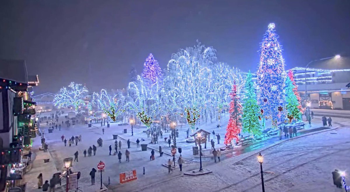 wheeler244's tweet image. Hearing that Hwy 2 will be “closed for months” while they fix major washouts. One town that will be hit the hardest is Leavenworth. We feel for all the small businesses as it’s the busiest time of year for them ❤️ 

You can still take I-90 and head up Blewett Pass, but the winter…