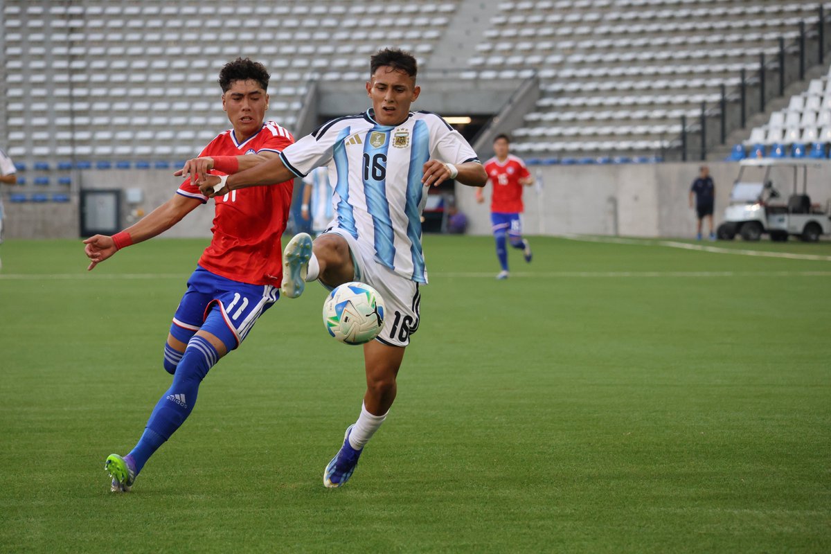 #CopaUC En el debut, la Selección #Sub16 derrotó 4-1 a <a href="/LaRoja/">Selección Chilena</a> con dos goles de Alcaraz, uno de Escobar y el restante de Cruz.

⚽ Mañana, desde las 11.35, se medirá ante Independiente del Valle.