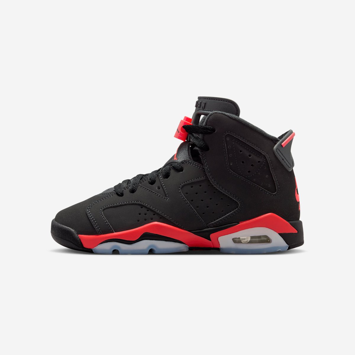 zSneakerHeadz's tweet image. 2026 “Reverse Infrared” Air Jordan 6 official images 👀👀👀
(GS size pictured)
