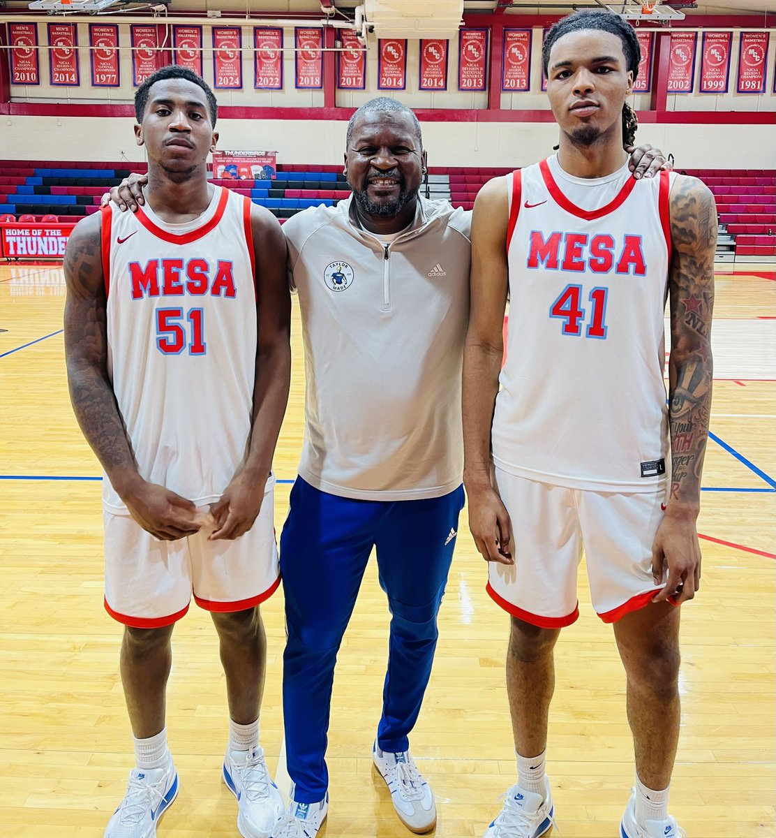 TMPCoachEdwards's tweet photo. Epitome of the Grind!

Fresh off a 80-61 win over Phoenix College 

The Grind Alumni Duo of Tyreek Dean 19 pts 12 rebs and Kashar Benton 12 pts 10 rebs led the way for Mesa College

#Taylormadeprep #RespectMyGrind #BrickbyBrick #Wedevelopcollegeplayers https://t.co/LjMGdnFAAE