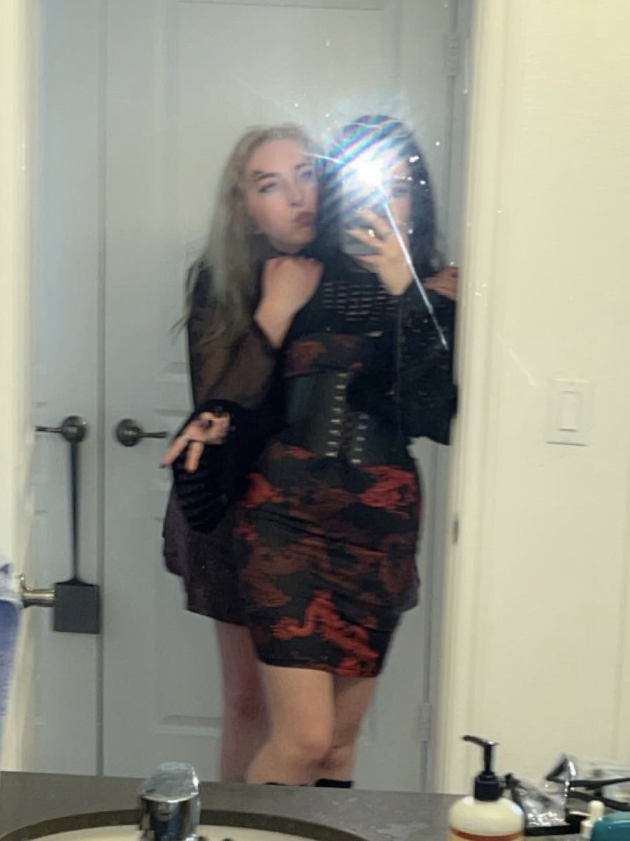cherryixiang's tweet photo. HAPPY BIRTHDAY TO ONE OF MY BEST FRIENDS IN THE ENITRE UNIVERSE @trickyudai 🩷🖤 shoutout to this cursed app for bringing you into my life bc i couldn’t imagine it without you <3 and im patiently waiting for the day we finally get to reunite!!!! happy birthday my suzi 🫶🏻 https://t.co/q6zMFOfxIb