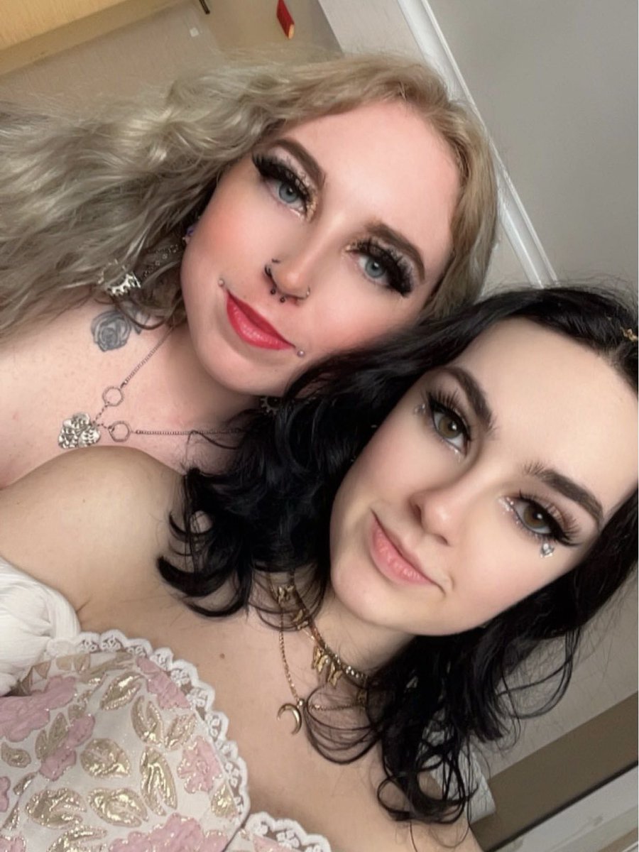 cherryixiang's tweet photo. HAPPY BIRTHDAY TO ONE OF MY BEST FRIENDS IN THE ENITRE UNIVERSE @trickyudai 🩷🖤 shoutout to this cursed app for bringing you into my life bc i couldn’t imagine it without you <3 and im patiently waiting for the day we finally get to reunite!!!! happy birthday my suzi 🫶🏻 https://t.co/q6zMFOfxIb