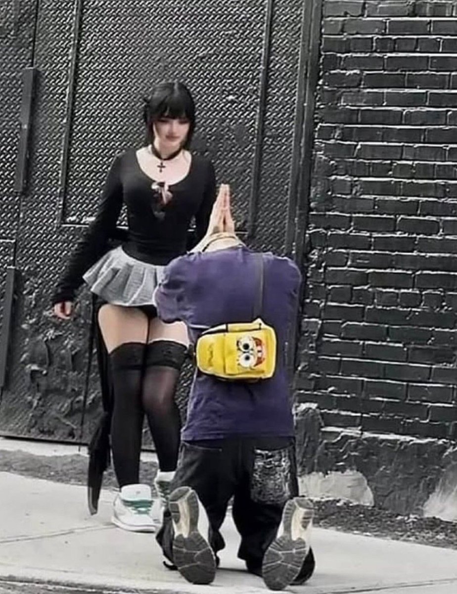 insaneposes's tweet image. 