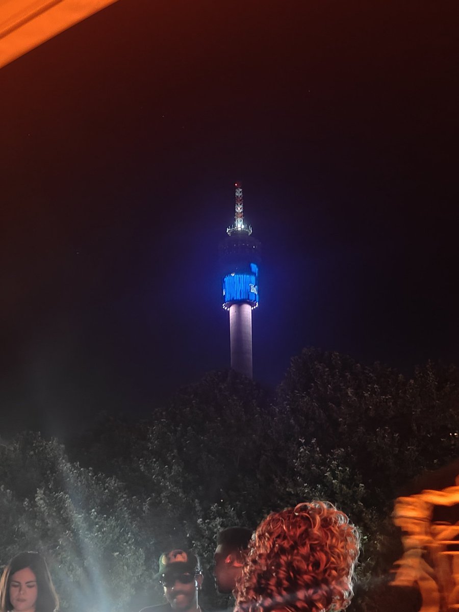 ThePhee00's tweet photo. @DBNGOGO hosted a festival and she ate down. The clear skies said "let me cook" the acts said "You don't even have to ask, re daar!" And the vibes peaked #ImNotHereToBeLiked 3rd annual #kwagogo #conhill #ReconciliationDay https://t.co/foD4Nb9lxm
