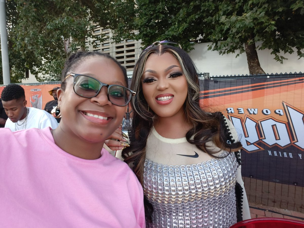 ThePhee00's tweet photo. @DBNGOGO hosted a festival and she ate down. The clear skies said "let me cook" the acts said "You don't even have to ask, re daar!" And the vibes peaked #ImNotHereToBeLiked 3rd annual #kwagogo #conhill #ReconciliationDay https://t.co/foD4Nb9lxm