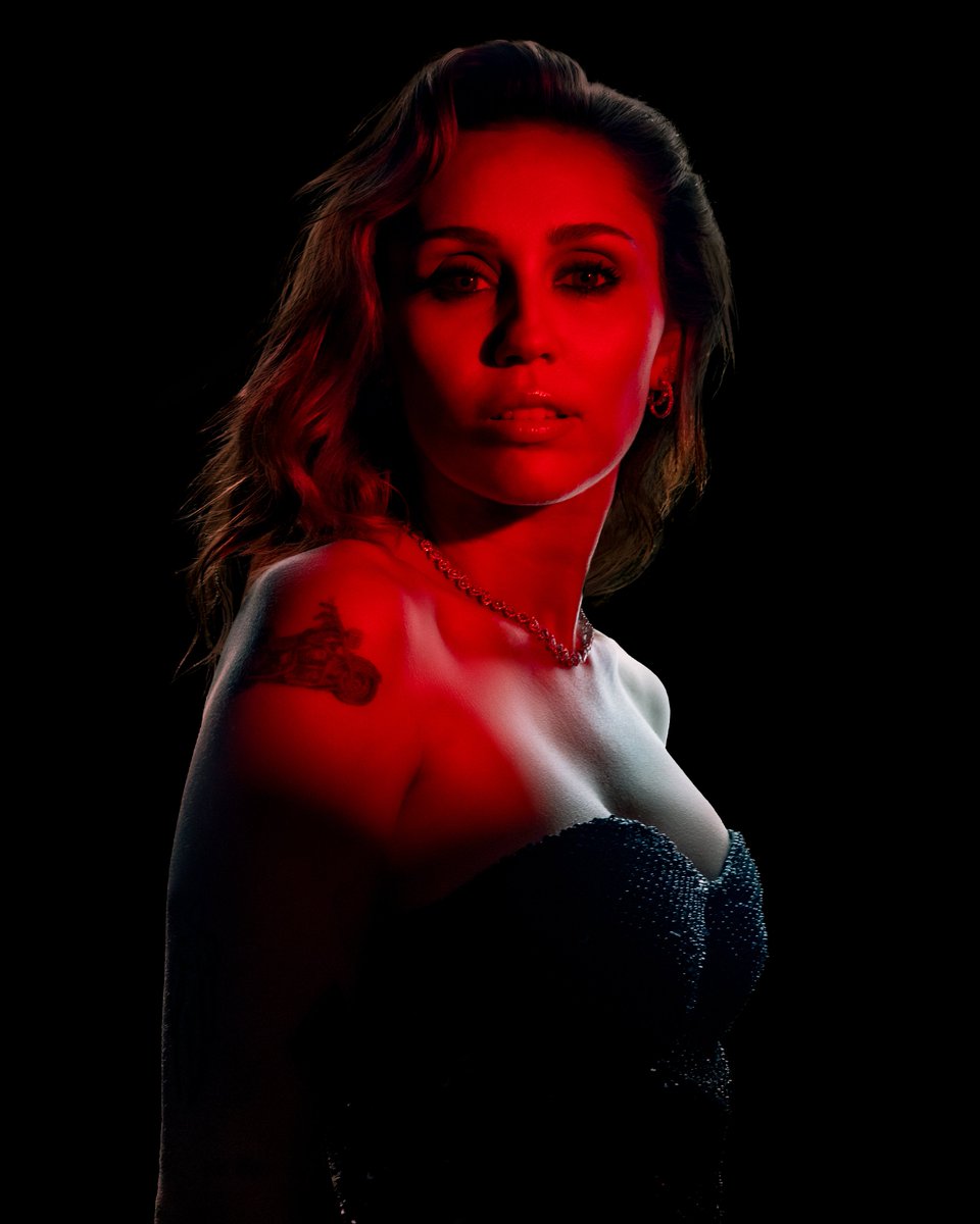 MILEY CYRUS X AVATAR FOGO E CINZAS | DREAM AS ONE

📸: Derrick Freske